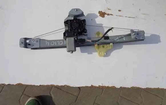 Renault Clio IV Front door window regulator with motor