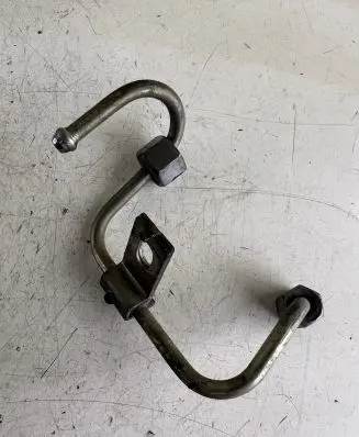 Volvo V50 Fuel injector supply line/pipe 