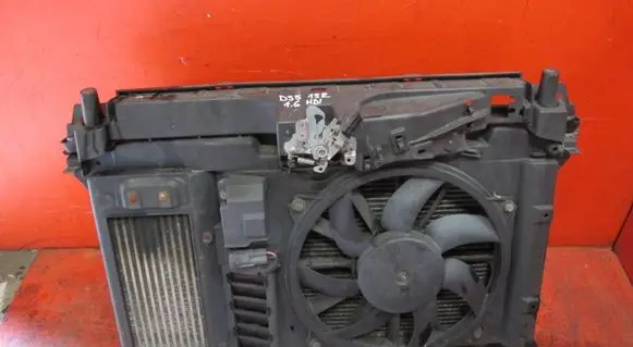Engine coolant pipe/hose