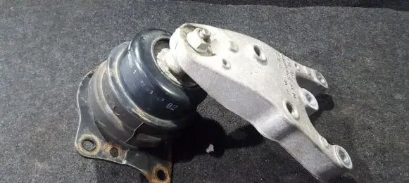 Volkswagen Polo Engine mount bracket 6q0199185