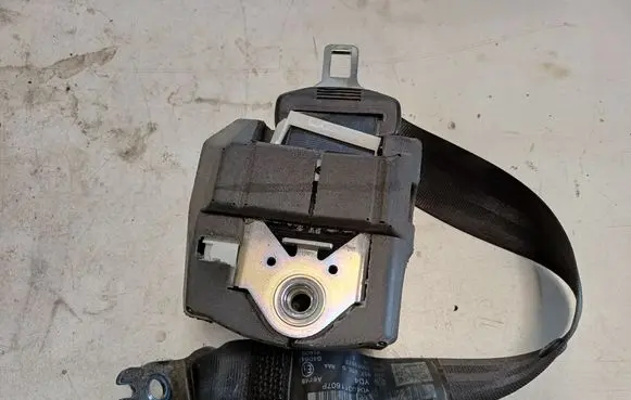 Volkswagen PASSAT B6 Rear seatbelt 3C9857805G