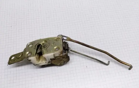 Mitsubishi Galant Front door lock