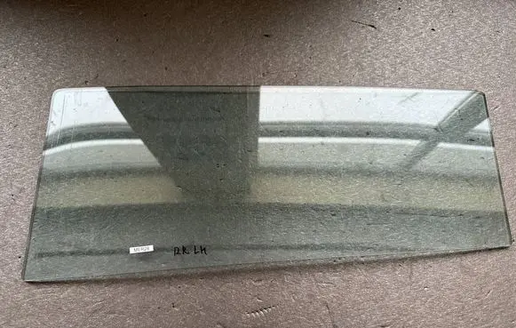 Nissan Patrol 160 Rear vent window glass 82263C6600