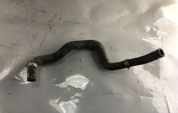 Nissan Patrol Y61 Engine coolant pipe/hose