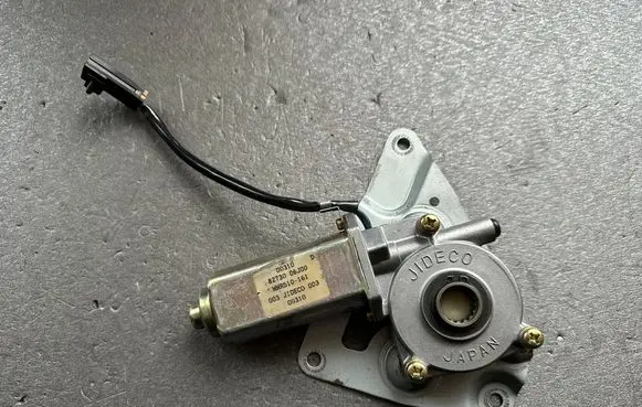 Nissan Patrol Y60 Rear door window regulator motor 8273006J00 MMR510161