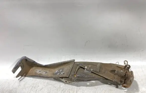 Audi A6 S6 C4 4A Radiator support slam panel bracket 