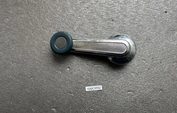 Nissan Patrol 160 Front door window winding handle 80760C7101 80760C7102