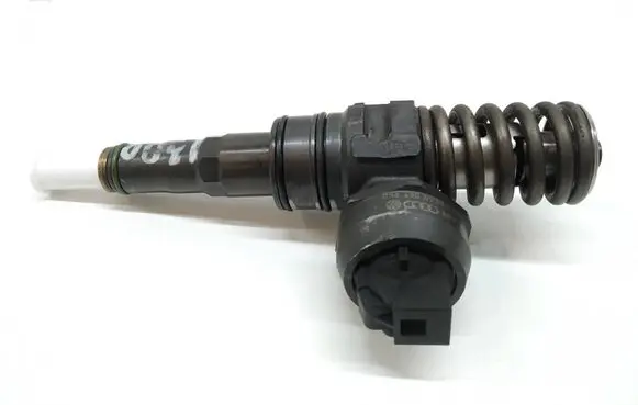 Volkswagen Golf V Fuel injector 038130073BQ