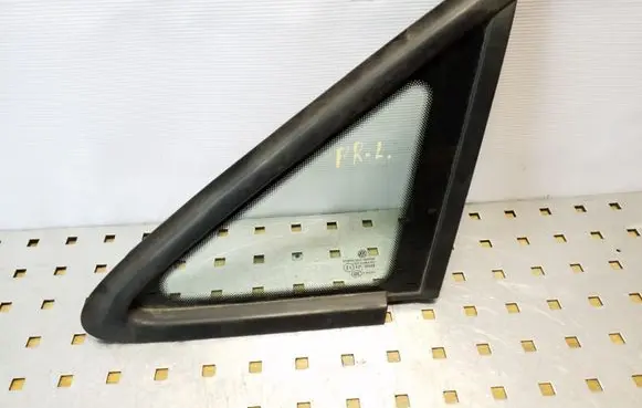Volkswagen Touran I Front triangle window/glass 