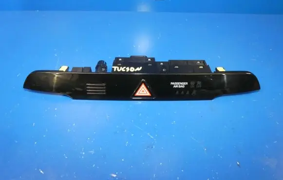 Hyundai Tucson TL Hazard light switch 93700D7800 3D136N1000