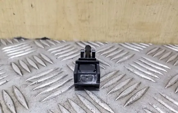 Windshield washer spray nozzle
