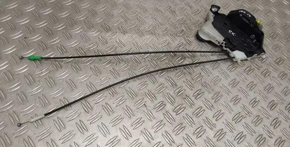 Toyota Yaris Front door lock 