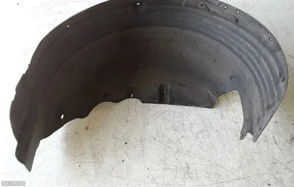 Rear arch fender liner splash guards