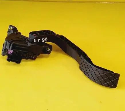 Volkswagen PASSAT B5 Accelerator throttle pedal 8D1721523J 8D1721523F 8D1721523K
