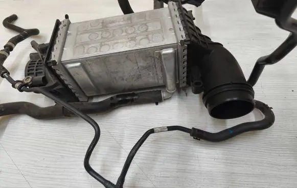 Audi Q2 - Intercooler radiator 04E145785S
