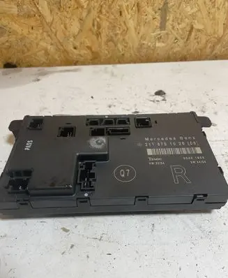 Mercedes-Benz E W211 Door control unit/module 2118701026