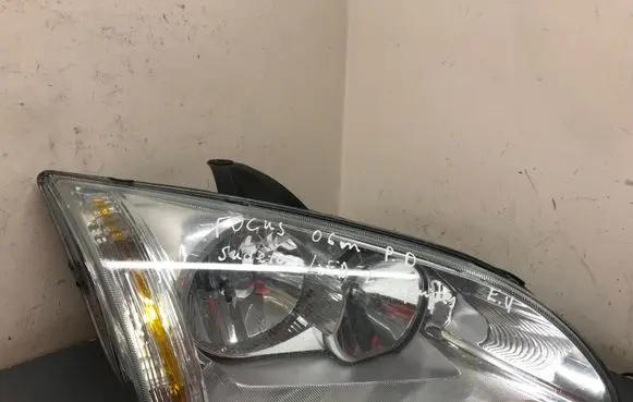 Ford Focus Headlight/headlamp