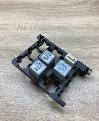 Volkswagen Touran I Fuse module 1T1937503A 8D0951253