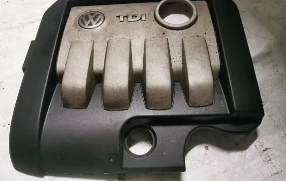 Volkswagen Touran I Engine cover (trim) 03G103925H 03G103925