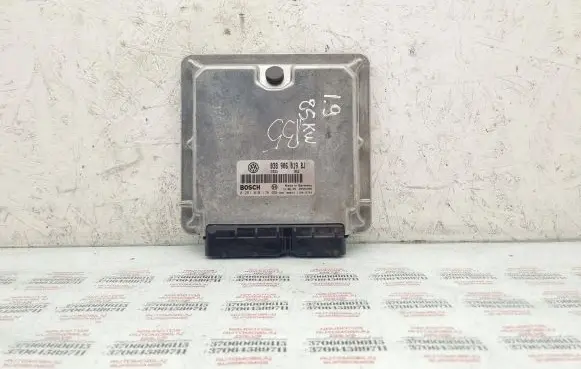 Volkswagen PASSAT B5 Engine control unit/module 038906019BJ