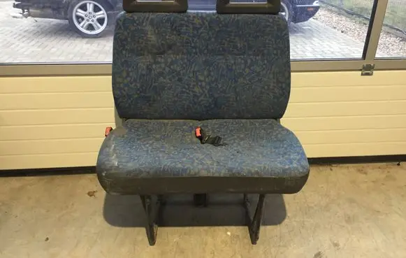 Iveco Daily 30.8 - 9 Second row seats 