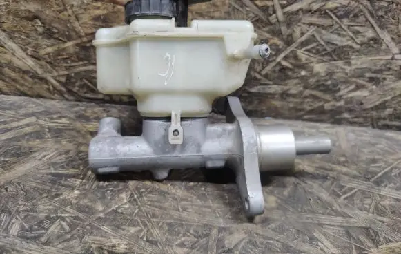 Volkswagen Golf V Master brake cylinder 1K1611301C