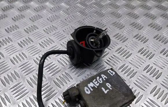 Opel Omega B2 Voltage converter/converter module 