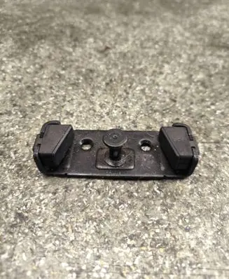 BMW 1 E81 E87 Loading door lock loop/hook striker 7078167
