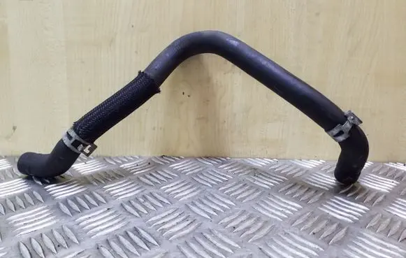 Toyota Avensis T270 Engine coolant pipe/hose