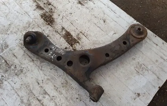 Toyota Avensis Verso Front lower control arm/wishbone NOCODE