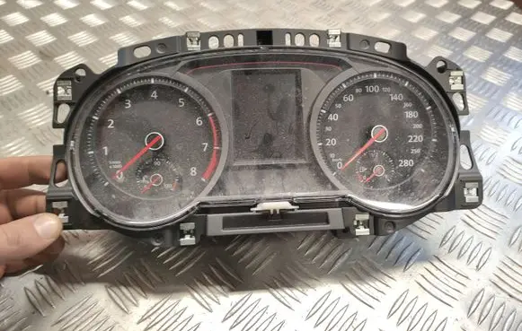 Volkswagen Golf VII Speedometer (instrument cluster) 5G6920870