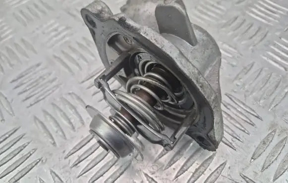 Mercedes-Benz E W212 Thermostat/thermostat housing A2732000215