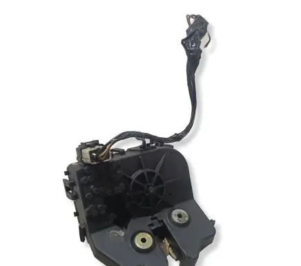 Ford Focus Tailgate/trunk/boot lock/catch/latch C7G0A 99305 XS4143123K