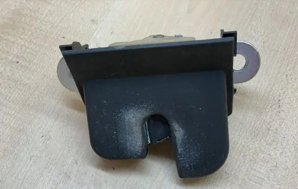 Seat Ibiza IV (6J,6P) Tailgate/trunk/boot lock/catch/latch 6J4827505 200409 81320159