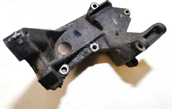 Ford Focus Engine mounting bracket 98ff10239be