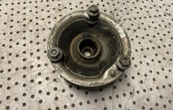 BMW 5 E60 E61 Front upper strut mount 