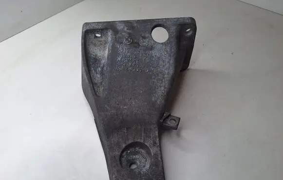 BMW 5 E60 E61 Engine mounting bracket 6766700 736813 AC46000D