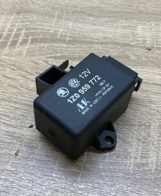 Volkswagen Touareg I Seat heating relay 1Z0959772