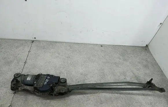 Volkswagen Touareg I Front wiper linkage 