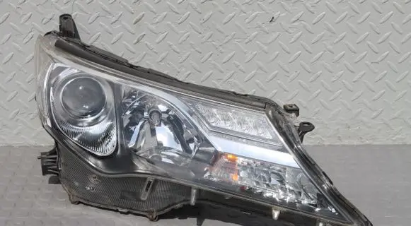 Toyota RAV 4 (XA40) Headlight/headlamp