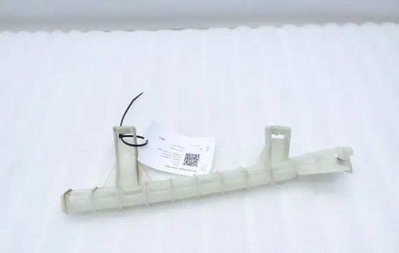 Audi Q3 8U Rear door windshield rail 8U0839068