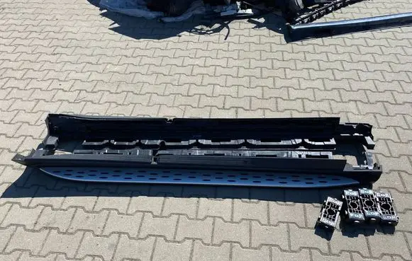 Mercedes-Benz GL X166 Foot area side trim A1666981925 A1666982025