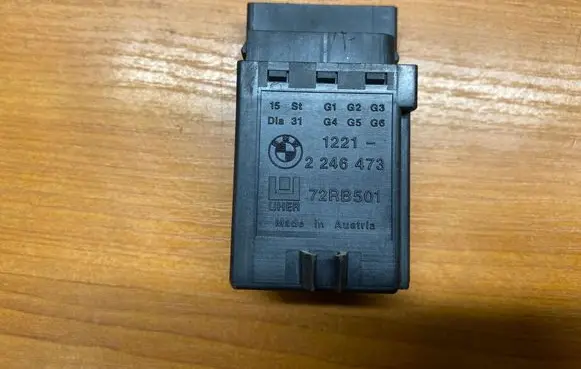 BMW 5 E39 Glow plug pre-heat relay 2246473 1221 72RB501