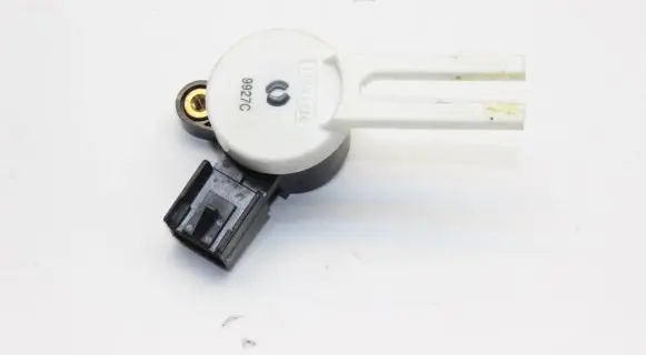 Opel Insignia B Clutch pedal sensor 13597418