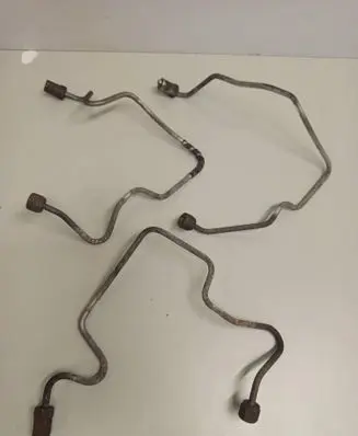 Fuel injector supply line/pipe
