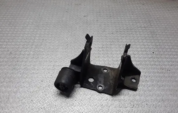 Toyota Verso Engine mounting bracket