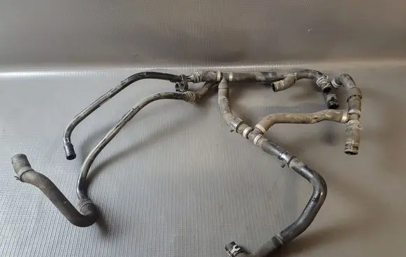 Engine coolant pipe/hose