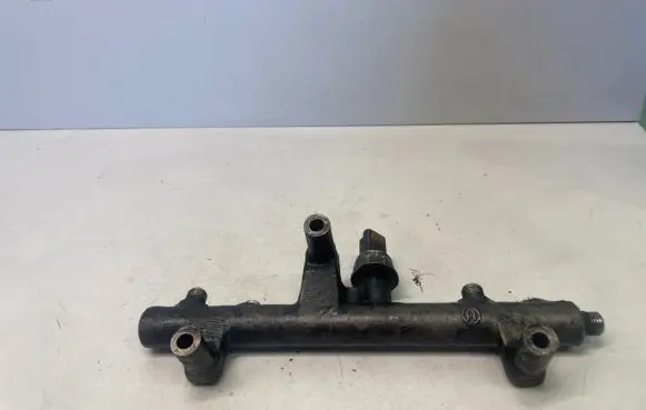 Ford Galaxy Fuel main line pipe