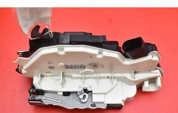 Skoda Fabia Mk2 (5J) Front door lock 5N1837015E