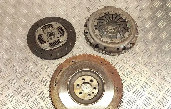 Dacia Sandero Clutch set kit 301012218R C1037507 302101221R